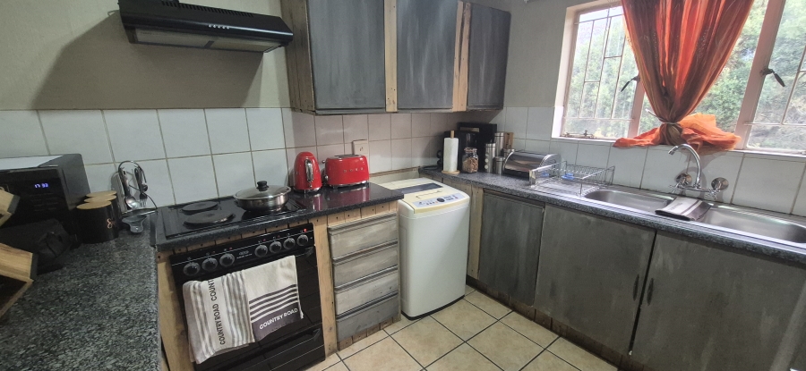 2 Bedroom Property for Sale in Die Hoewes Gauteng
