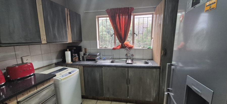 2 Bedroom Property for Sale in Die Hoewes Gauteng