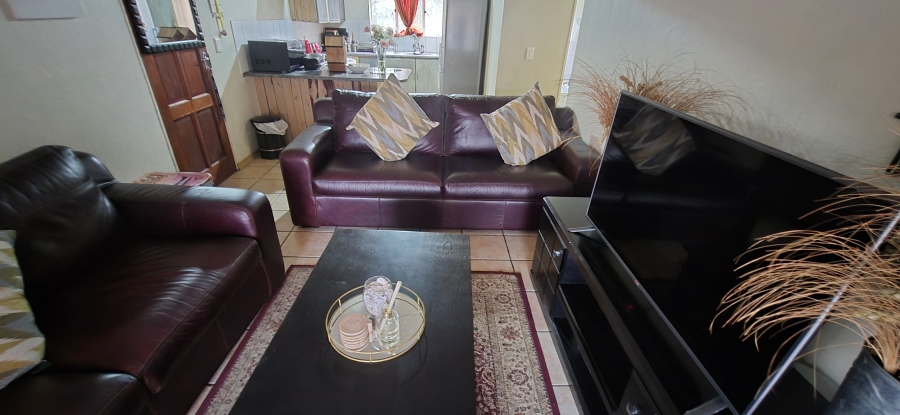 2 Bedroom Property for Sale in Die Hoewes Gauteng