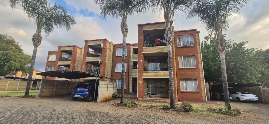 2 Bedroom Property for Sale in Die Hoewes Gauteng