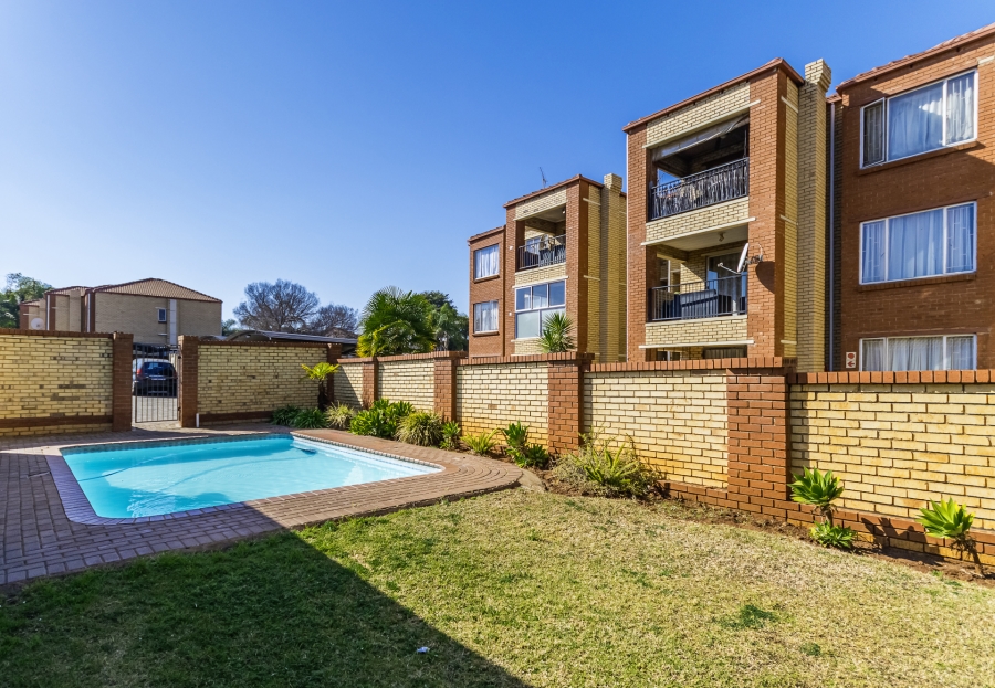 2 Bedroom Property for Sale in Die Hoewes Gauteng
