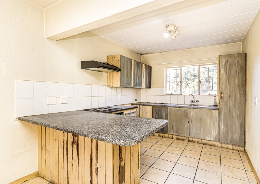 2 Bedroom Property for Sale in Die Hoewes Gauteng