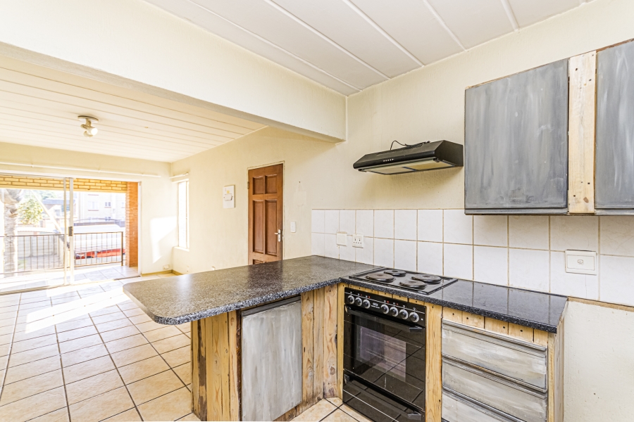 2 Bedroom Property for Sale in Die Hoewes Gauteng