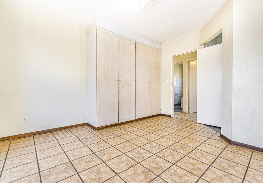 2 Bedroom Property for Sale in Die Hoewes Gauteng