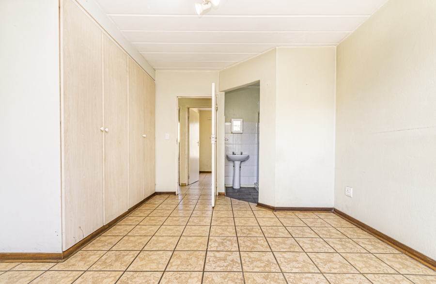 2 Bedroom Property for Sale in Die Hoewes Gauteng