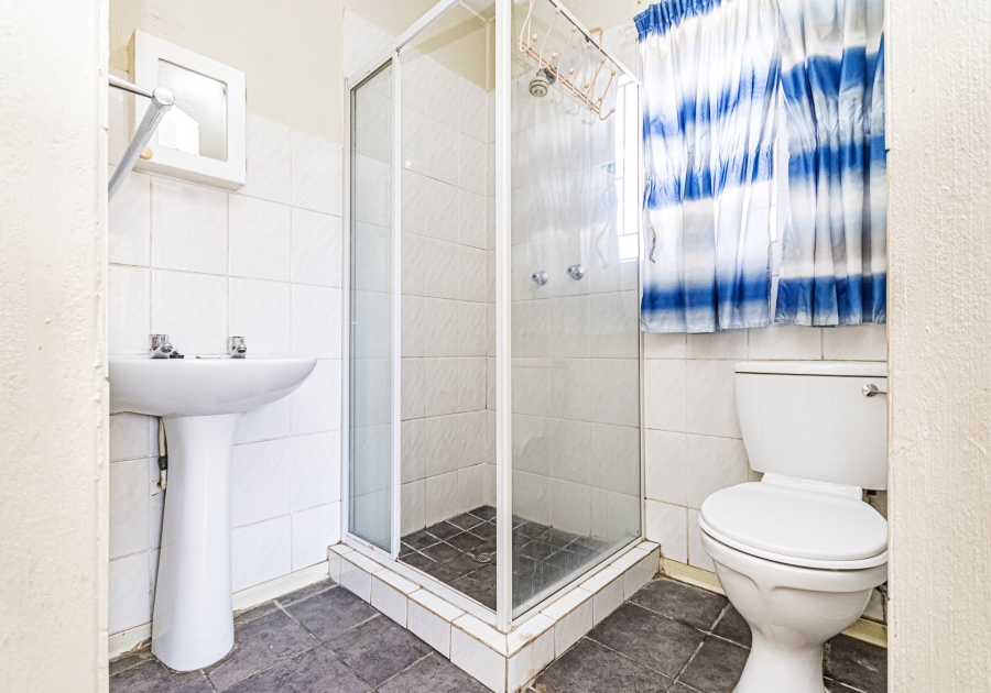 2 Bedroom Property for Sale in Die Hoewes Gauteng