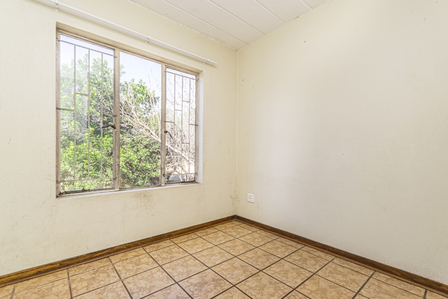 2 Bedroom Property for Sale in Die Hoewes Gauteng