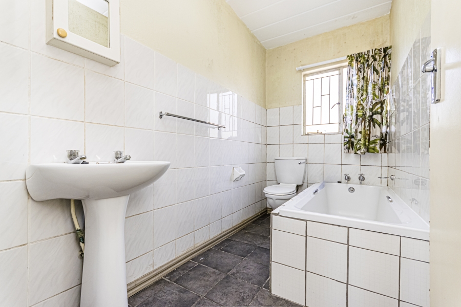 2 Bedroom Property for Sale in Die Hoewes Gauteng