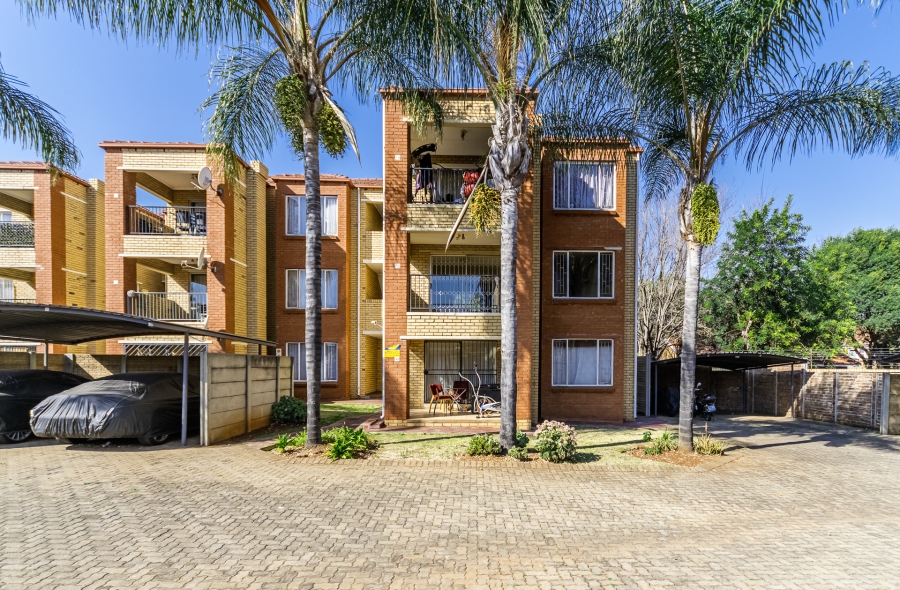 2 Bedroom Property for Sale in Die Hoewes Gauteng