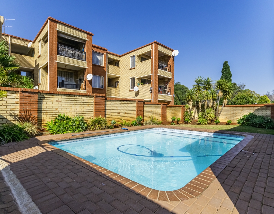 2 Bedroom Property for Sale in Die Hoewes Gauteng