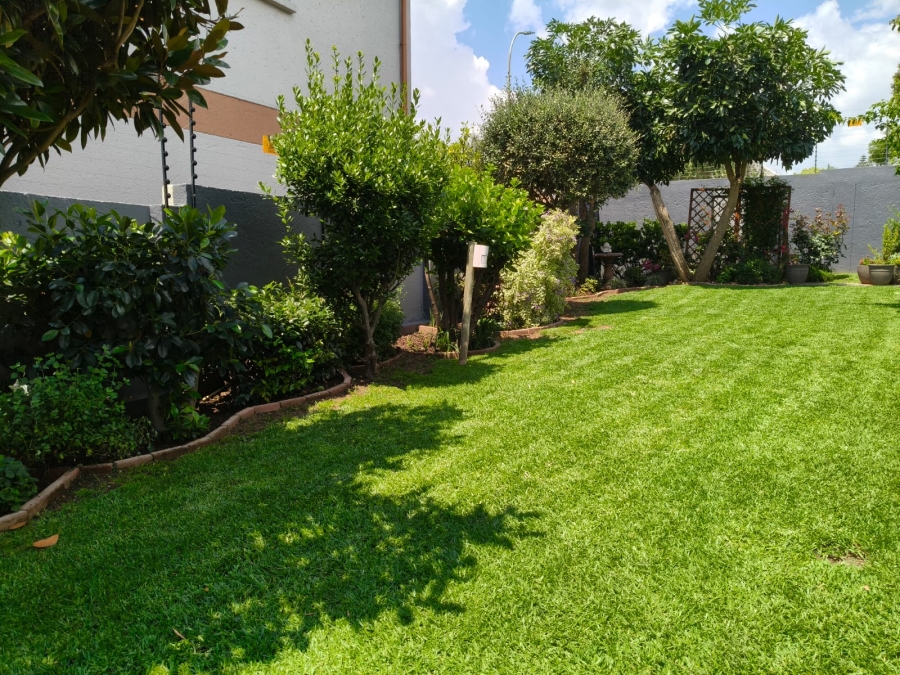 4 Bedroom Property for Sale in Dowerglen Ext 3 Gauteng