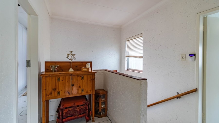 4 Bedroom Property for Sale in Dowerglen Ext 3 Gauteng