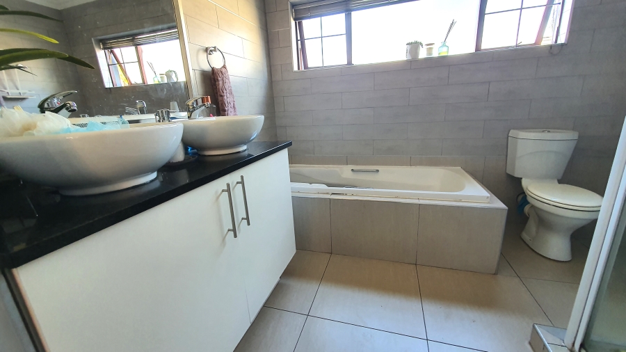 3 Bedroom Property for Sale in Equestria Gauteng