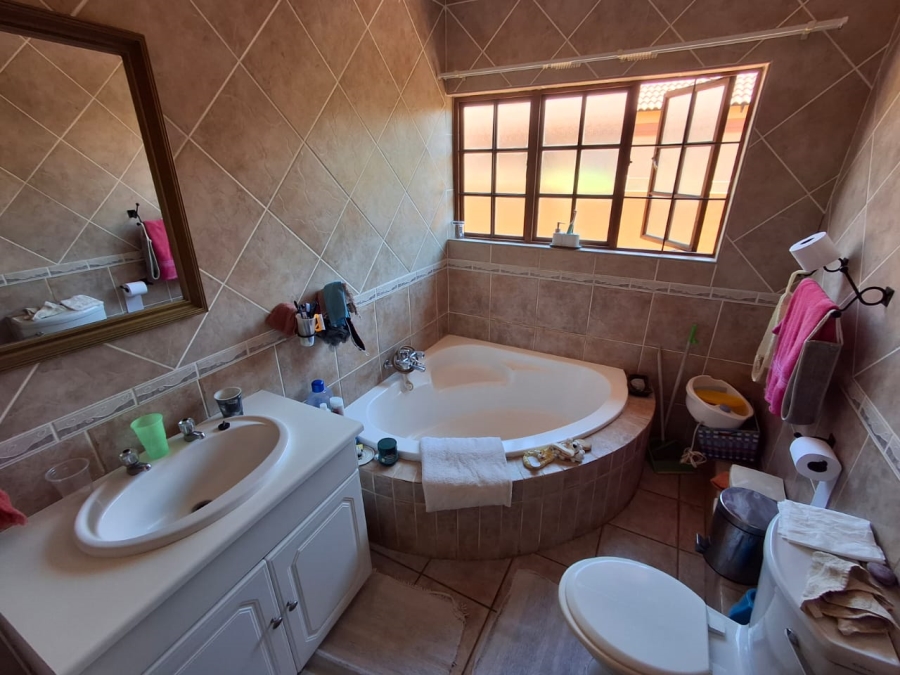 4 Bedroom Property for Sale in Heatherview Gauteng