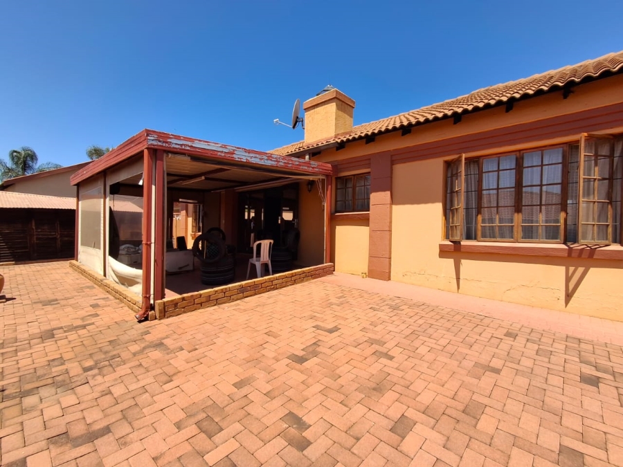 4 Bedroom Property for Sale in Heatherview Gauteng