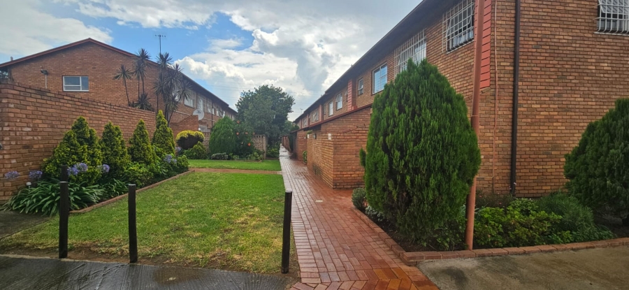 To Let 3 Bedroom Property for Rent in Bedford Gardens Gauteng