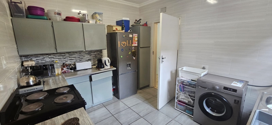 To Let 3 Bedroom Property for Rent in Bedford Gardens Gauteng