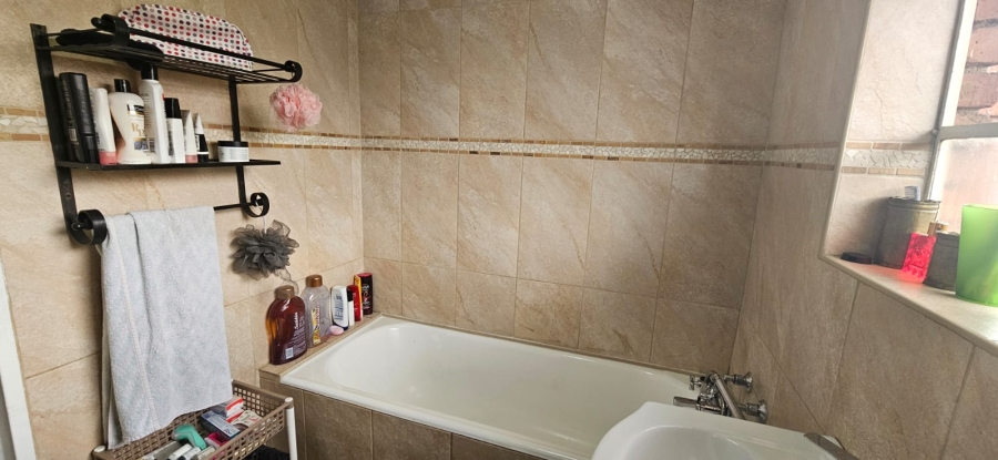 To Let 3 Bedroom Property for Rent in Bedford Gardens Gauteng