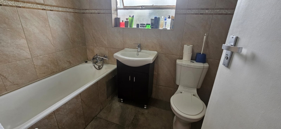 To Let 3 Bedroom Property for Rent in Bedford Gardens Gauteng