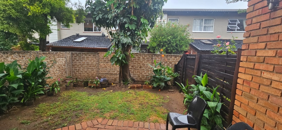 To Let 3 Bedroom Property for Rent in Bedford Gardens Gauteng