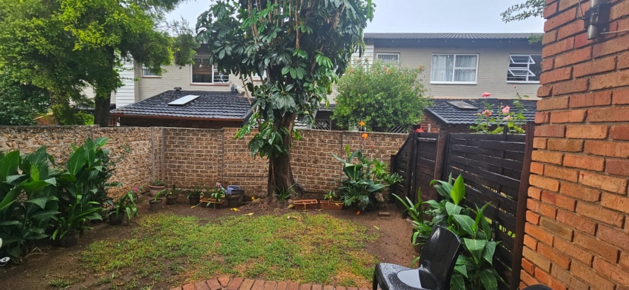 To Let 3 Bedroom Property for Rent in Bedford Gardens Gauteng