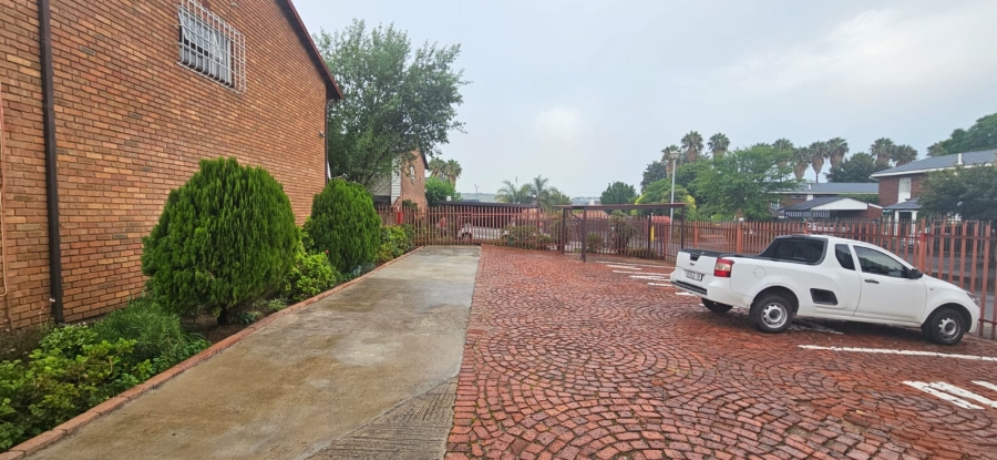 To Let 3 Bedroom Property for Rent in Bedford Gardens Gauteng
