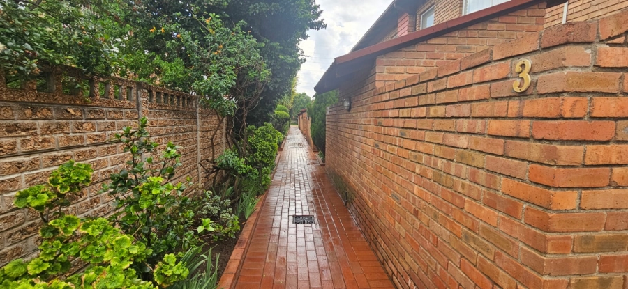To Let 3 Bedroom Property for Rent in Bedford Gardens Gauteng