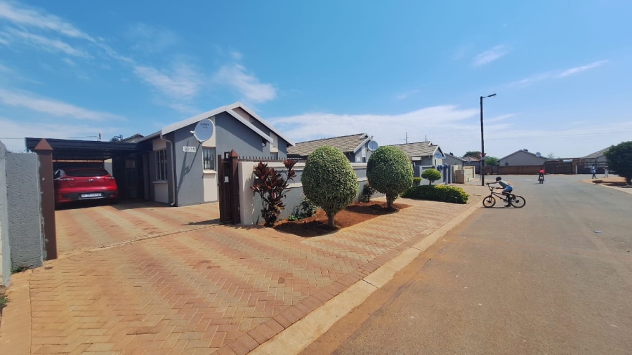 3 Bedroom Property for Sale in Rosslyn Gauteng