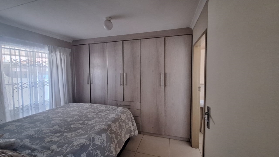 3 Bedroom Property for Sale in Rosslyn Gauteng