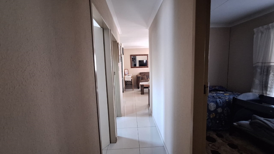 3 Bedroom Property for Sale in Rosslyn Gauteng