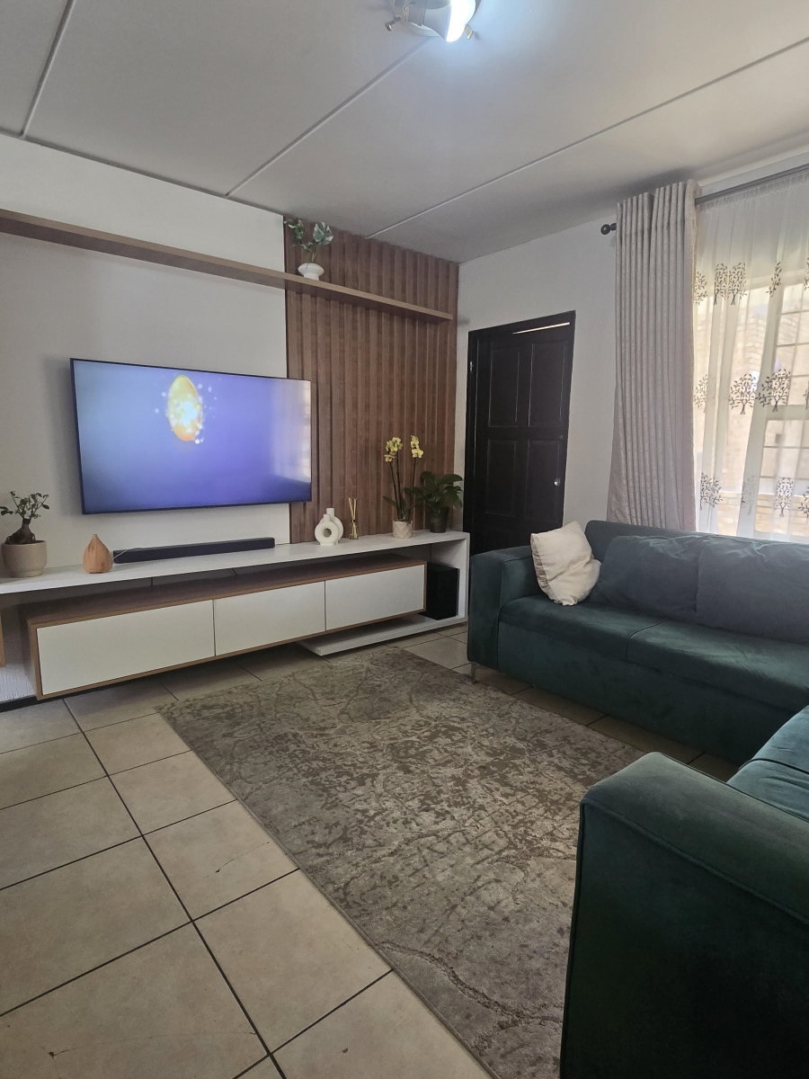 2 Bedroom Property for Sale in Honeydew Gauteng