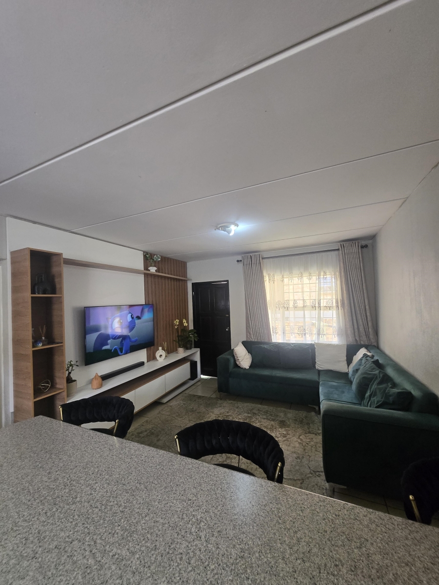 2 Bedroom Property for Sale in Honeydew Gauteng