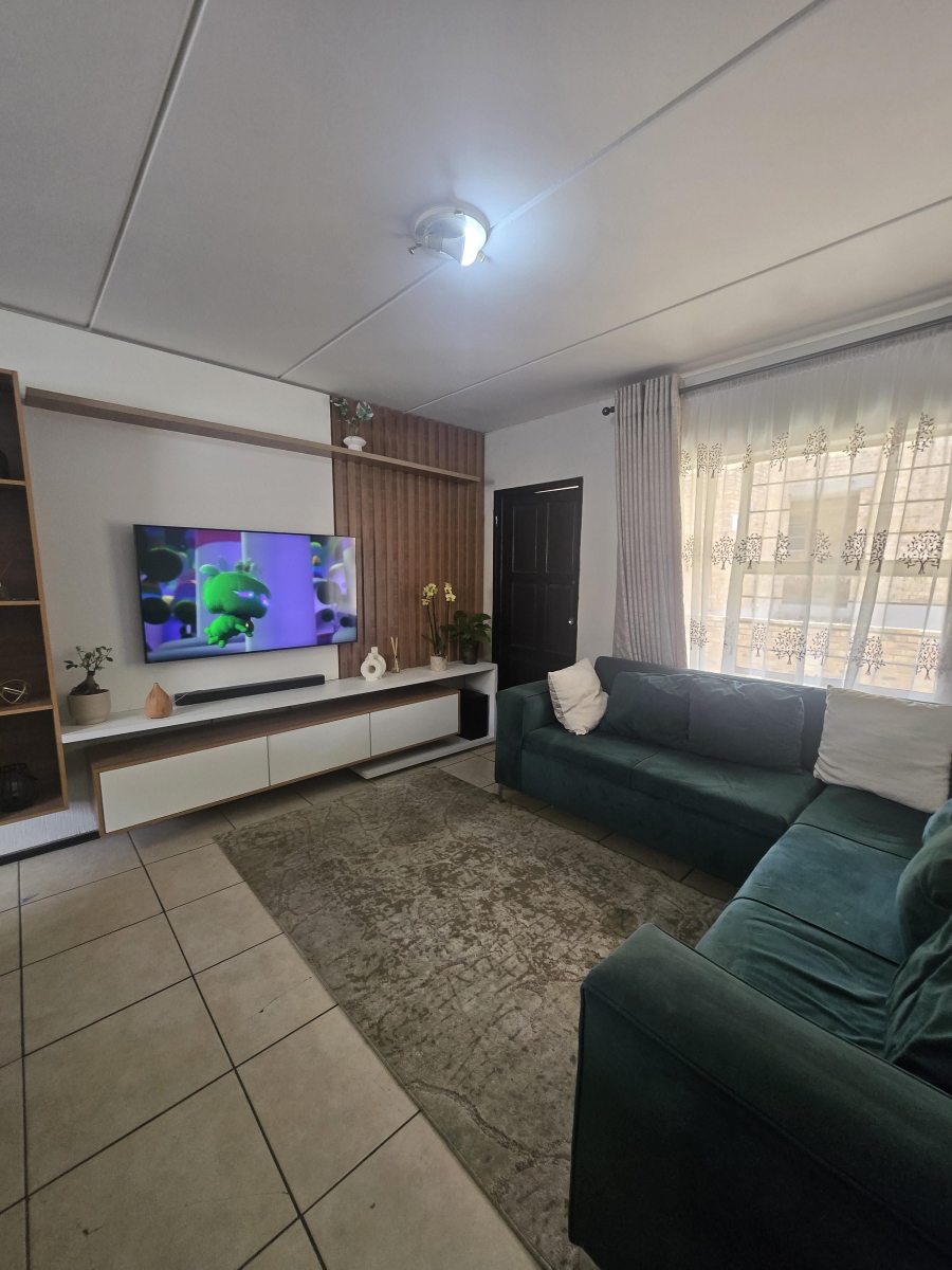 2 Bedroom Property for Sale in Honeydew Gauteng