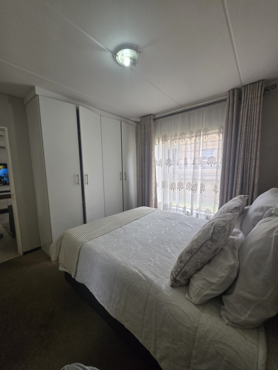 2 Bedroom Property for Sale in Honeydew Gauteng