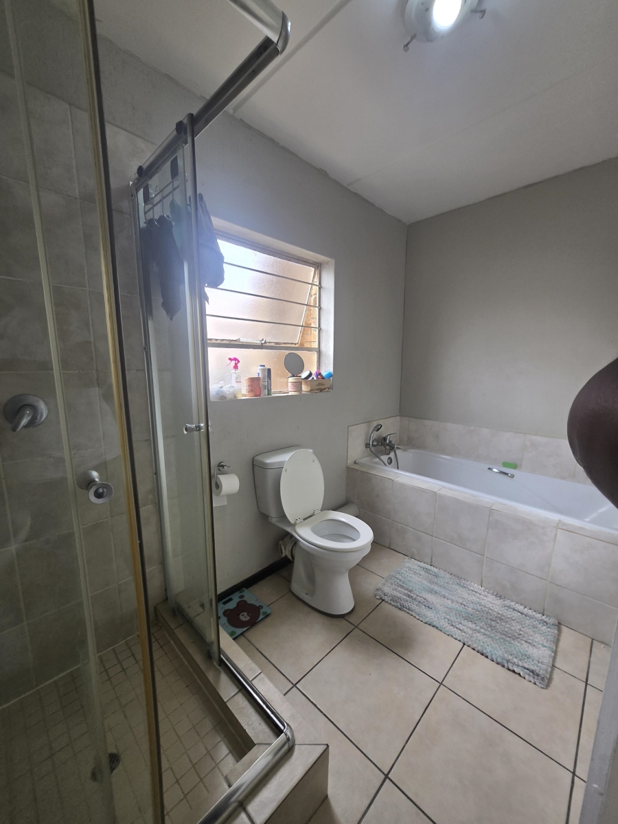 2 Bedroom Property for Sale in Honeydew Gauteng