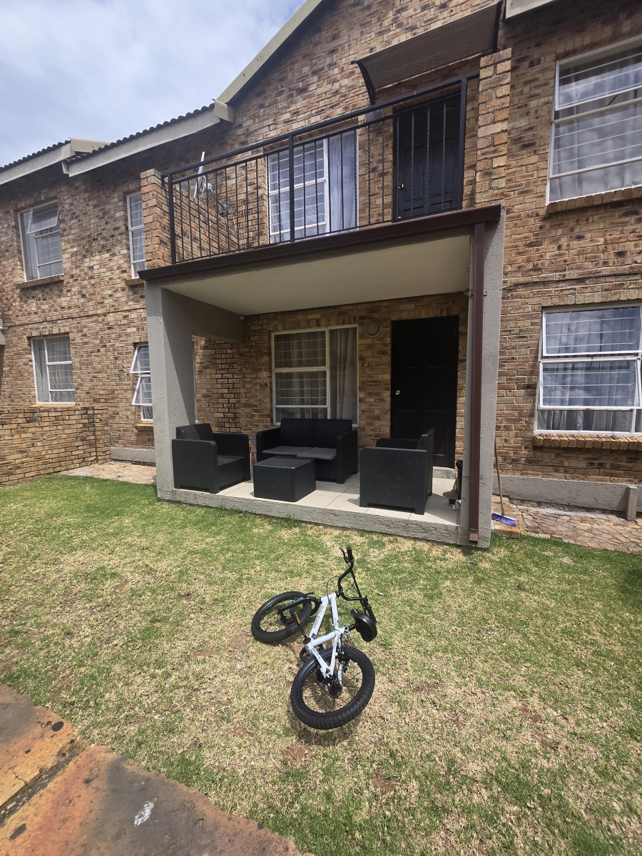 2 Bedroom Property for Sale in Honeydew Gauteng