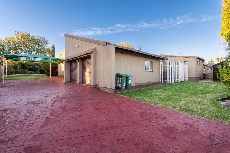 4 Bedroom Property for Sale in Brackendowns Gauteng