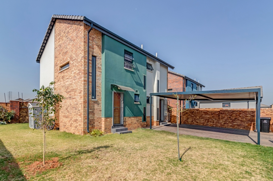 4 Bedroom Property for Sale in Lion Pride Gauteng