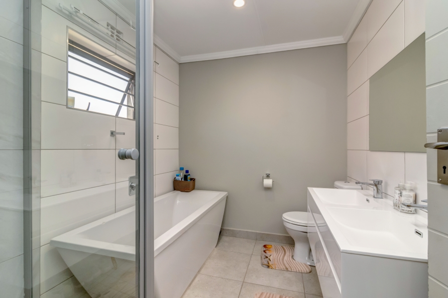 4 Bedroom Property for Sale in Lion Pride Gauteng