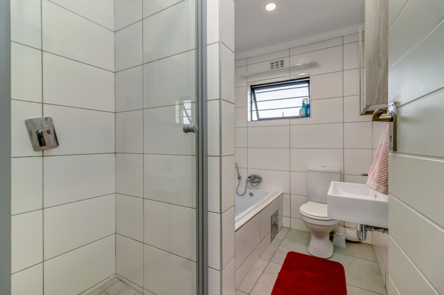 4 Bedroom Property for Sale in Lion Pride Gauteng