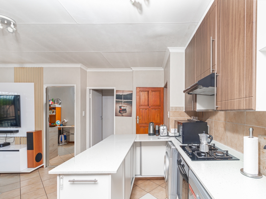 3 Bedroom Property for Sale in Noordwyk Gauteng