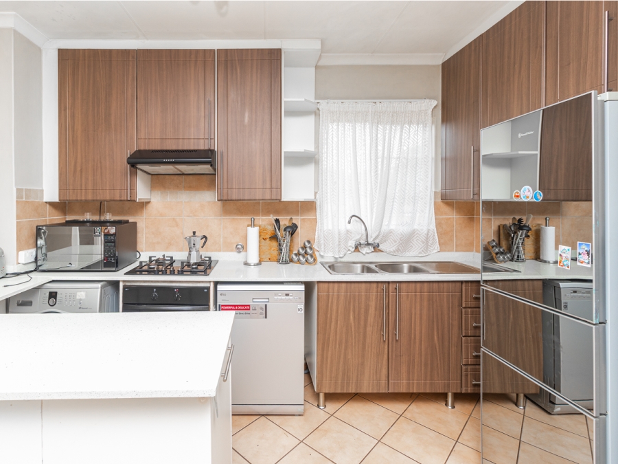 3 Bedroom Property for Sale in Noordwyk Gauteng