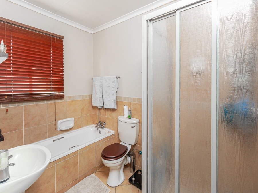 3 Bedroom Property for Sale in Noordwyk Gauteng