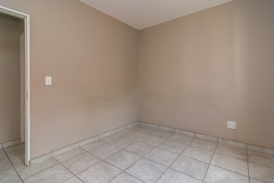 2 Bedroom Property for Sale in Fleurhof Gauteng