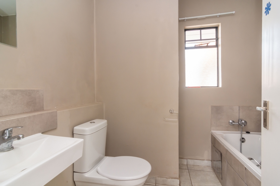 2 Bedroom Property for Sale in Fleurhof Gauteng