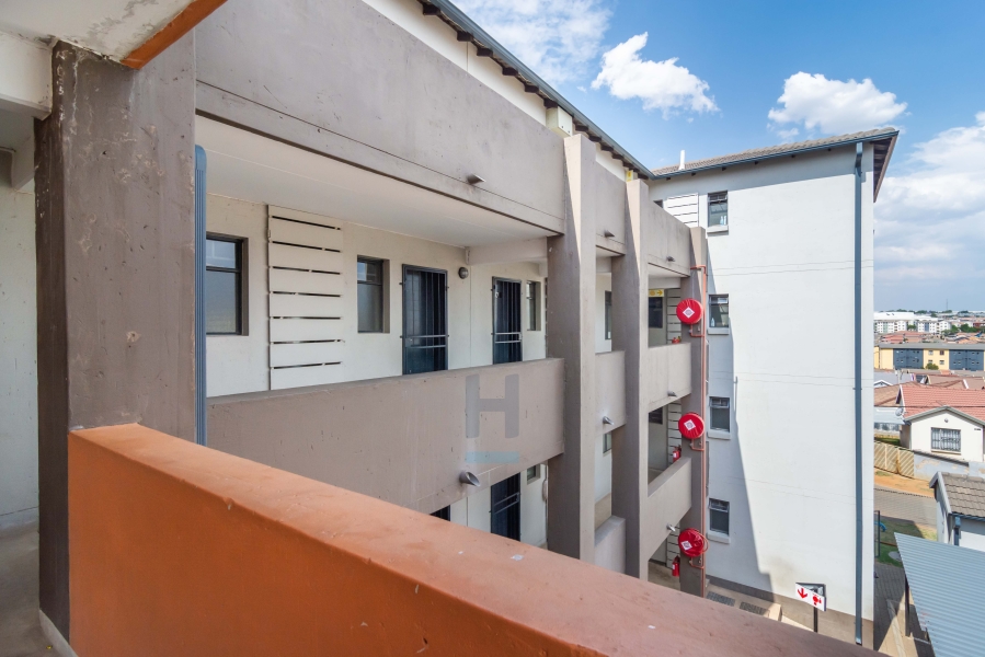 2 Bedroom Property for Sale in Fleurhof Gauteng