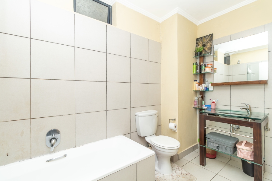 1 Bedroom Property for Sale in Jackal Creek Golf Estate Gauteng