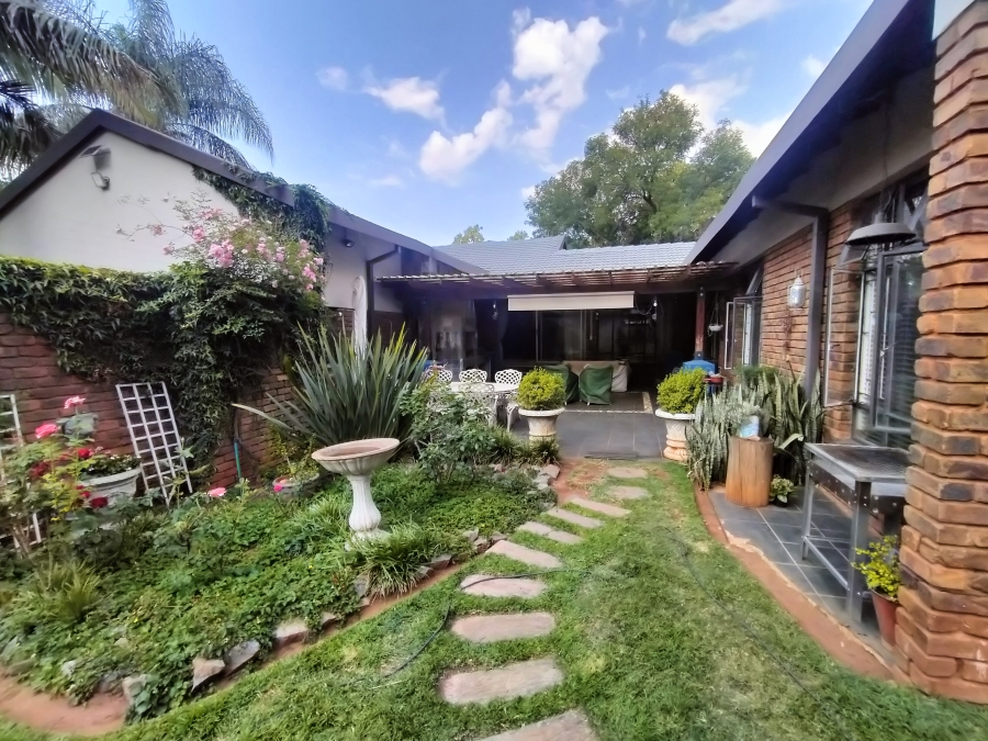 5 Bedroom Property for Sale in Amandasig Gauteng