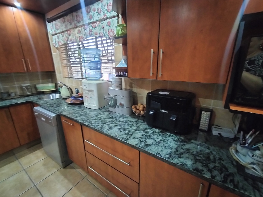 5 Bedroom Property for Sale in Amandasig Gauteng