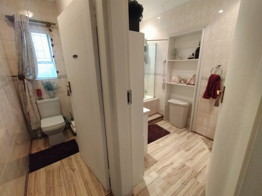 5 Bedroom Property for Sale in Amandasig Gauteng